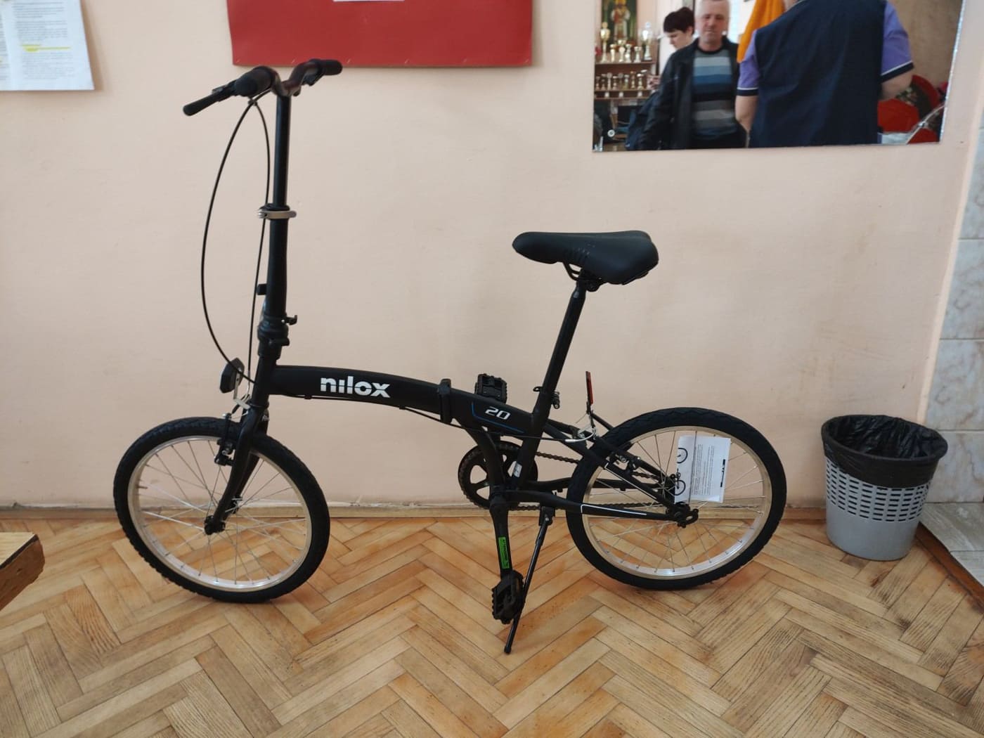 Mesna zajednica Jabuka uručila bicikl učenici škole