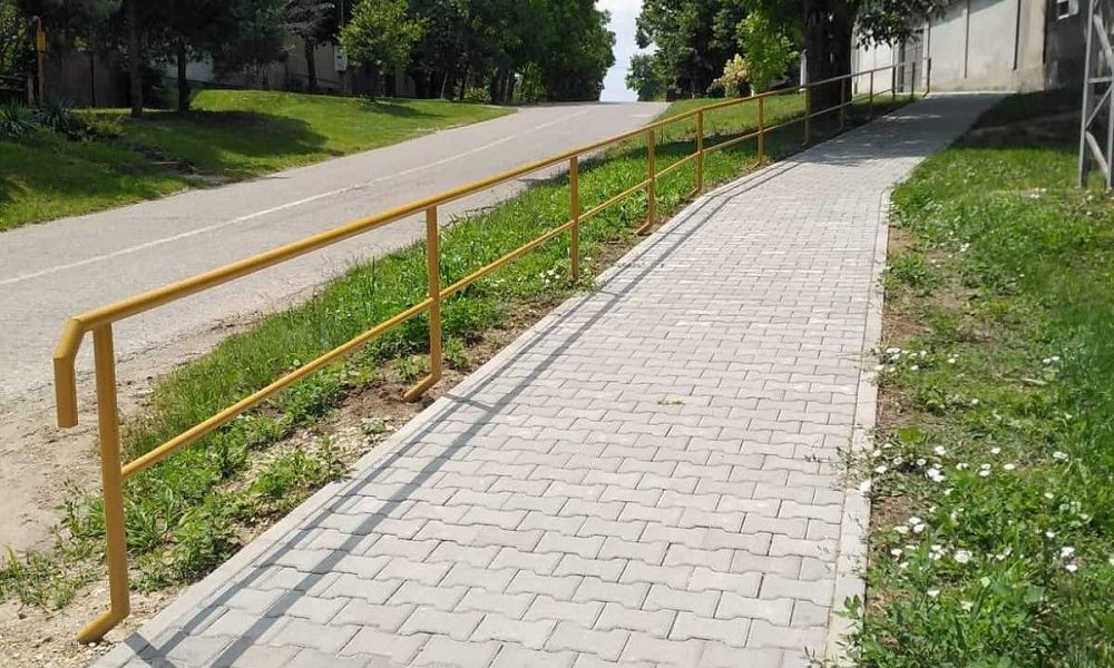 Pločica: Najprometnija ulica dobila novu stazu za pešake