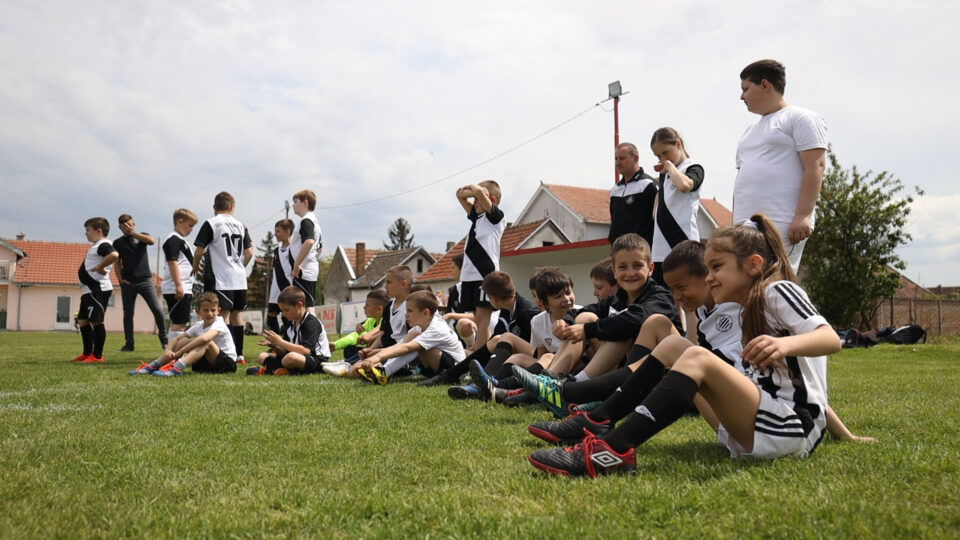 Memorijalni fudbalski turnir „Boško Brankov“ okupio veliki broj mališana