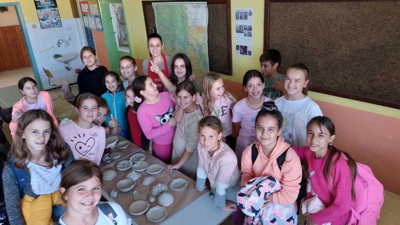 Dečja nedelja: Kreativna radionica u Opovu sa temom  izrade predmeta od gline