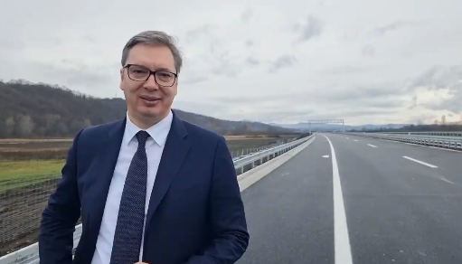 Predsednik Vučić obišao novu železničku stanicu u Inđiji