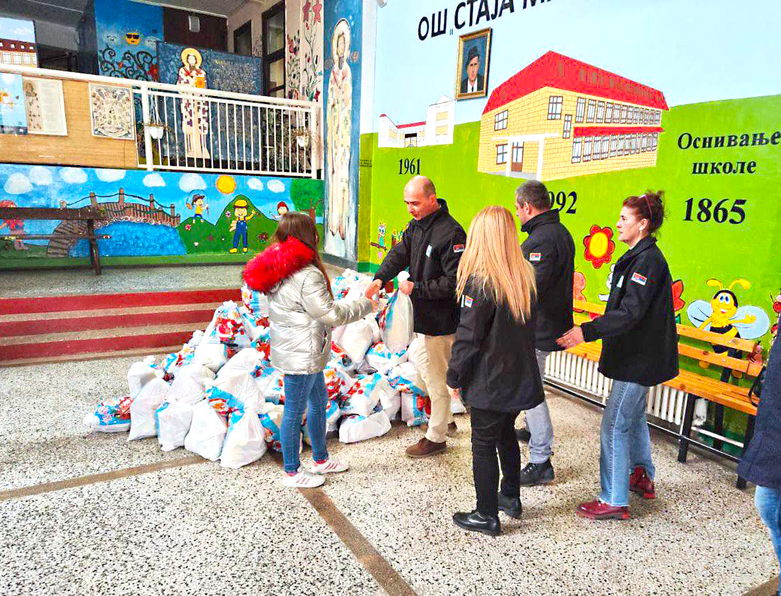 JVP „Vode Vojvodine” obezbedili 500 paketića  za  decu sa Kosova i Metohije