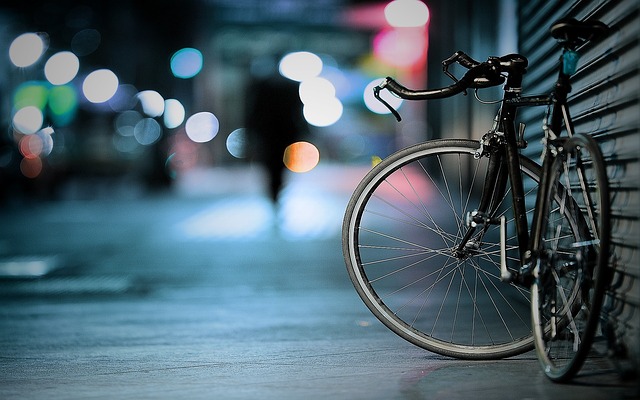 Saobraćajne nezgode biciklista: Vožnja pod dejstvom alkohola i neosvetljen bicikl čest uzrok