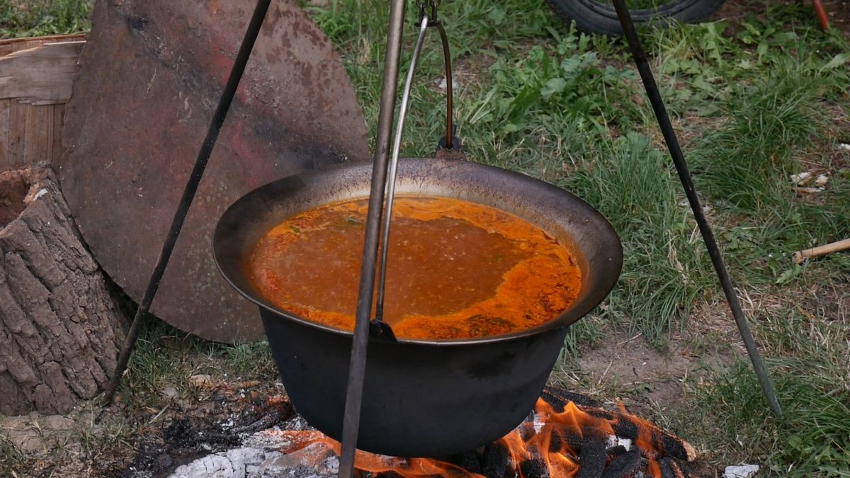 Održano takmičenje u kuvanju riblje čorbe u Kačarevu