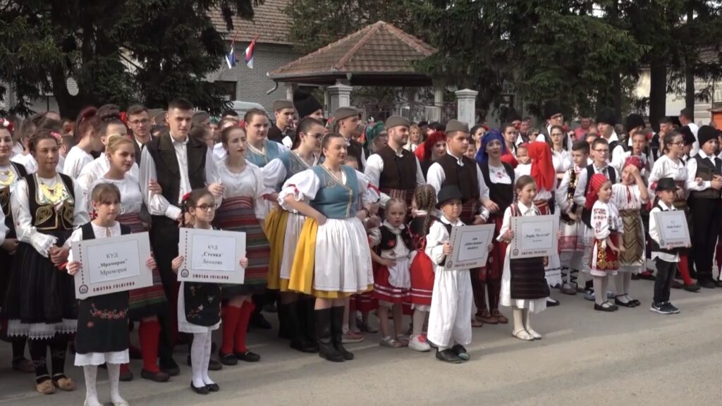 Folklorni ansambli nastupili u selu Kusić