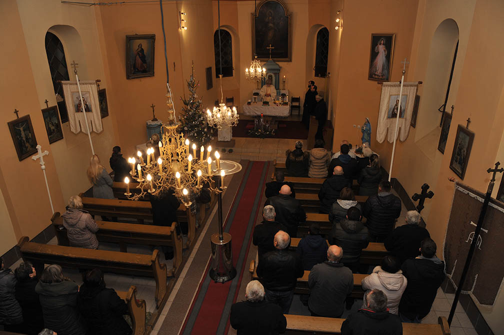 U crkvi Svete Elizabete u Opovu održana ponoćna božićna misa